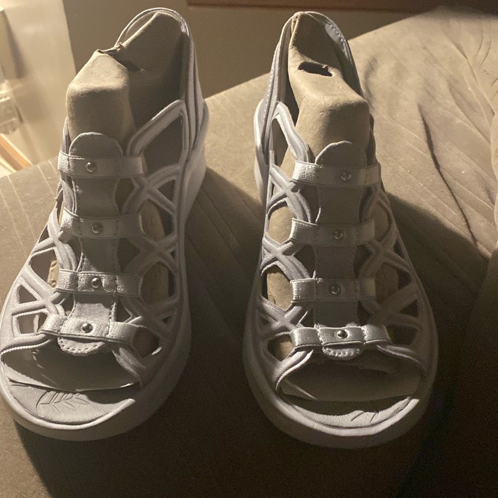 Bzees white open toe wedges